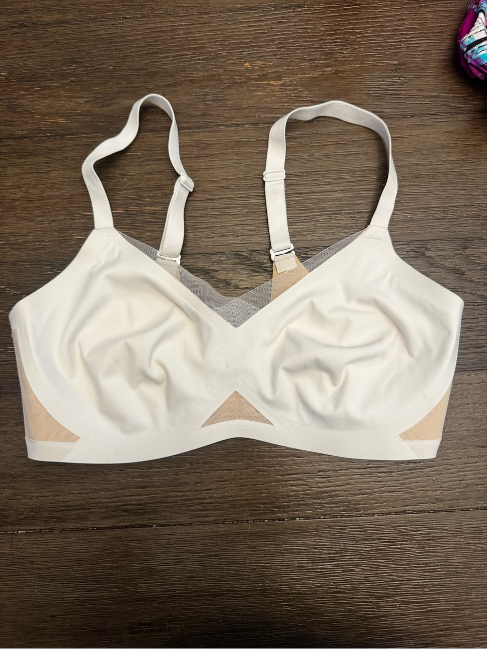 Honeylove crossover Seamless Light Cream Wireless Bralette size medium (no cups)